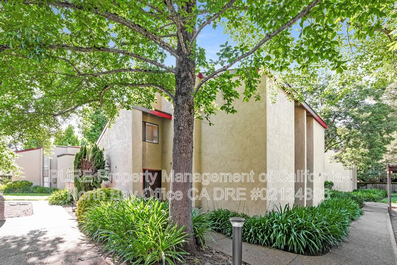 Santa Rosa Condo: 42 Redwood Court