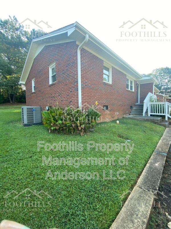 Central Condo: 202 Kennemore Street