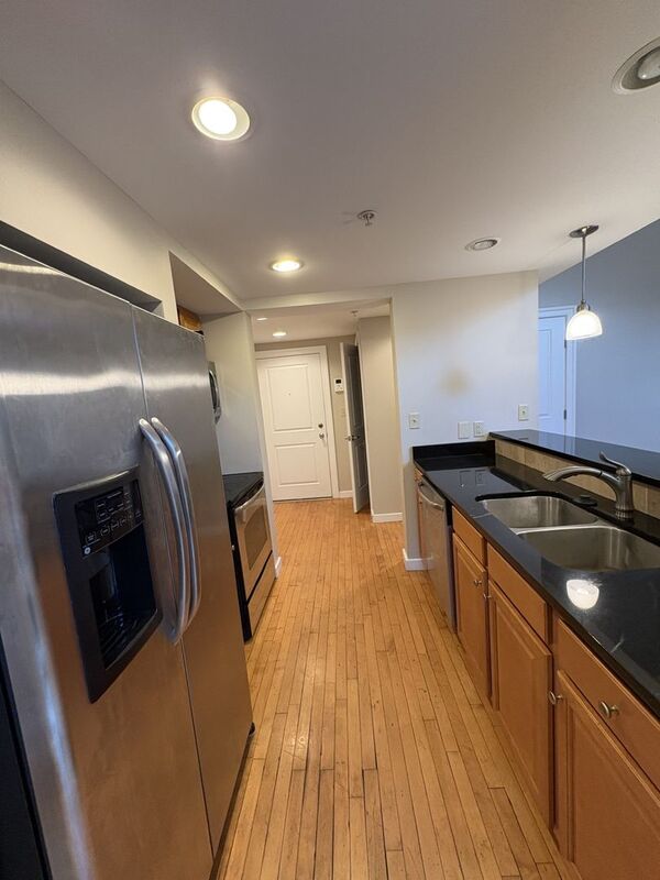 Baltimore Condo: 125 W. Saratoga St