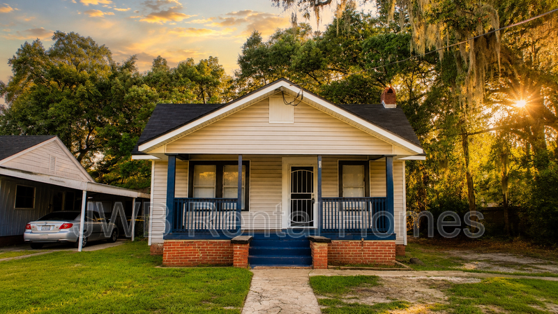 Jacksonville House: 33 55th St W