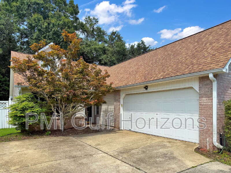 Pensacola House: 318 Mirabelle Drive