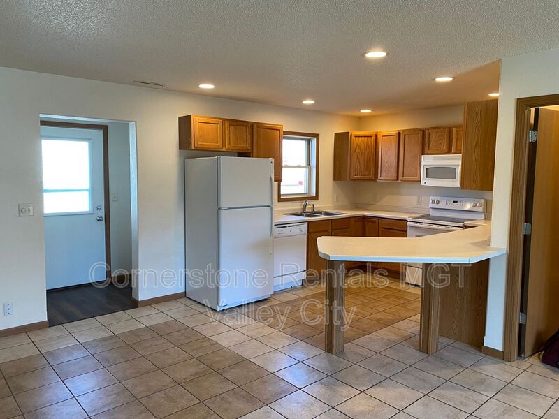 Valley City House: 516 10th Ave SE