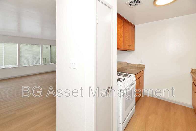 Oakland Condo: 3600 Dimond Avenue