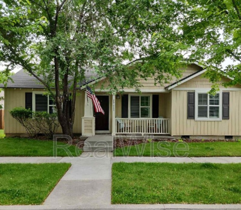 Bend House: 20611 Daisy Ln