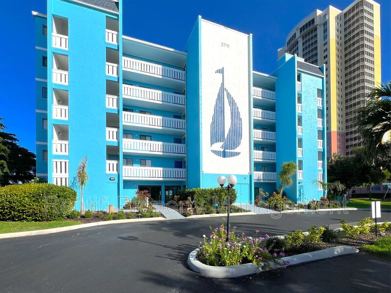 Ft Myers Condo: 2711 First Street