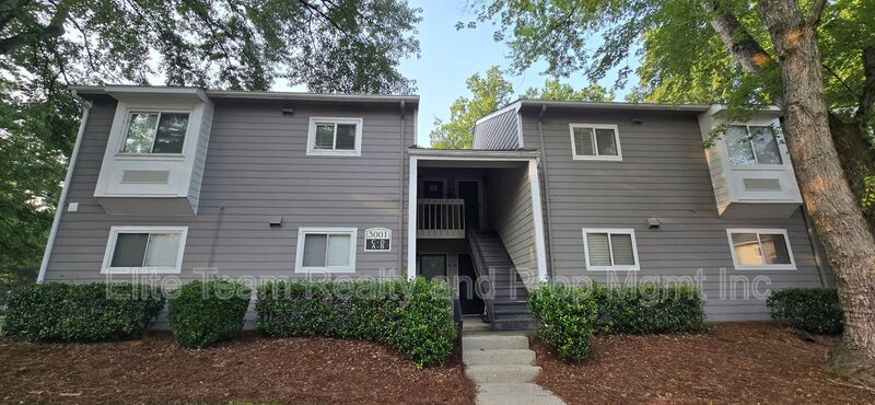 Charlotte Condo: 3001 Heathstead Place D