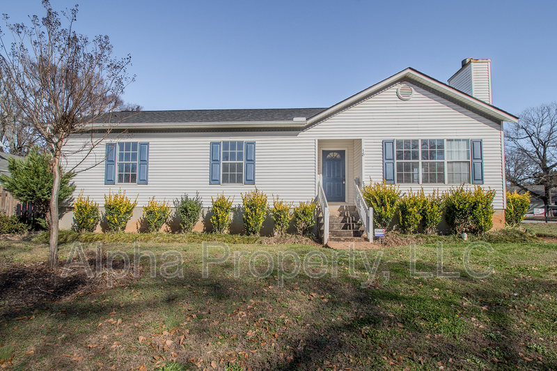 Greenville House: 18 Warren Ct