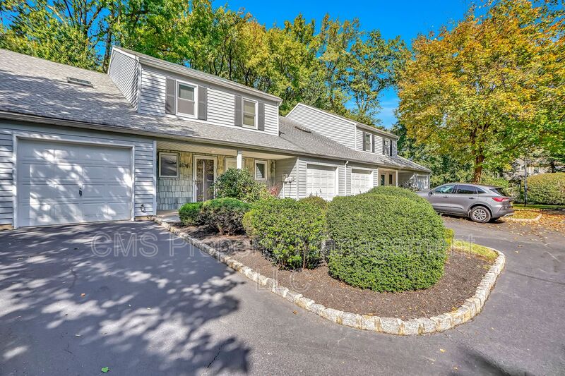 Scotch Plains Townhome: 2219 North Ave