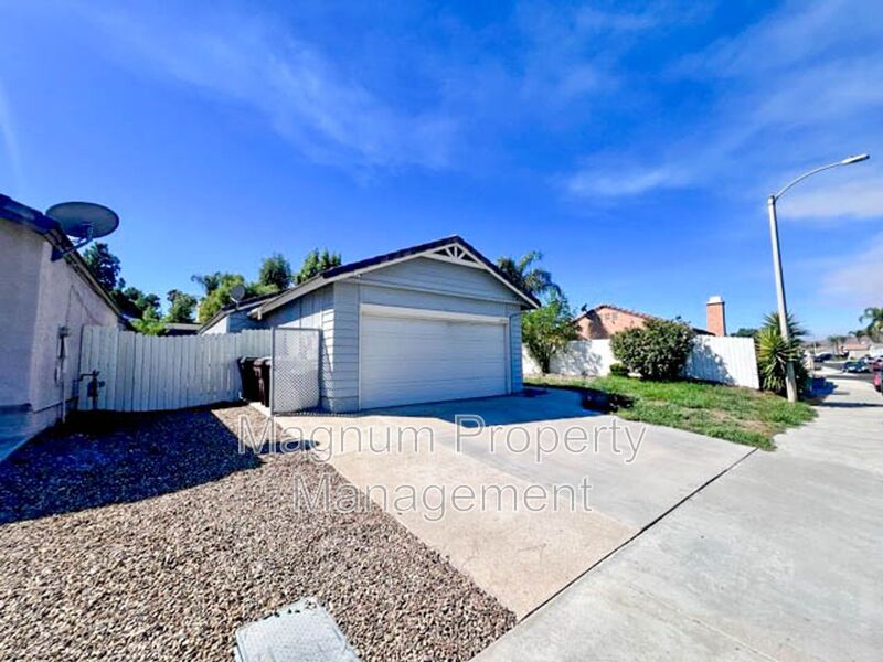 Menifee House: 27773 Moonridge Dr
