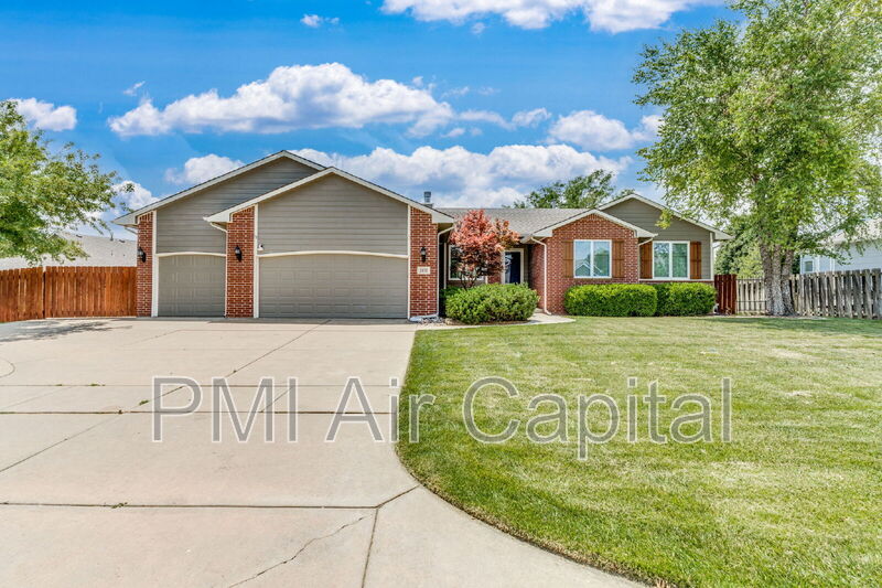 Goddard House: 2431 East Eastridge Street