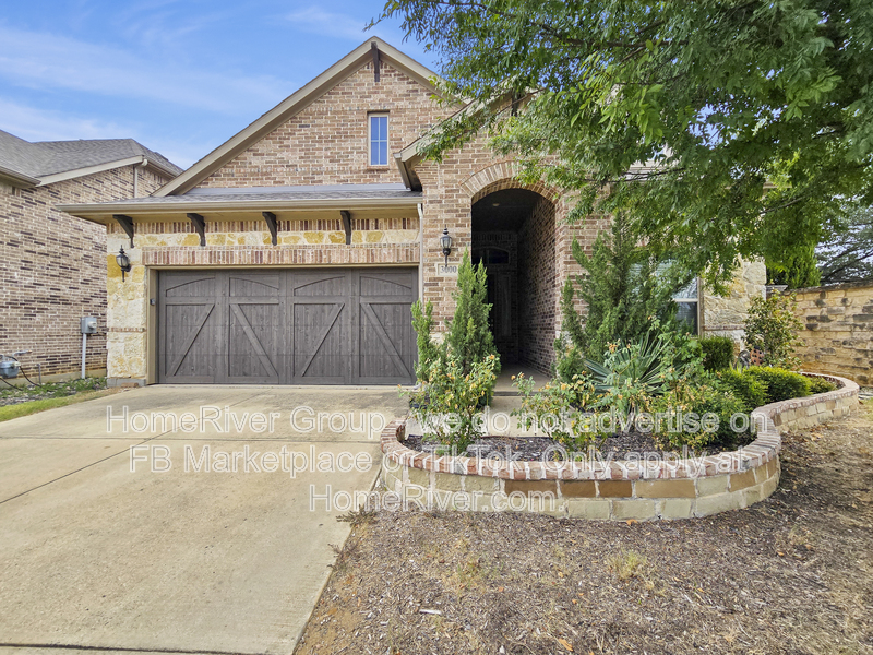 Keller House: 3000 Crestwater Rdg