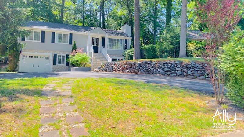 Charlottesville House: 512 Woodmont Drive