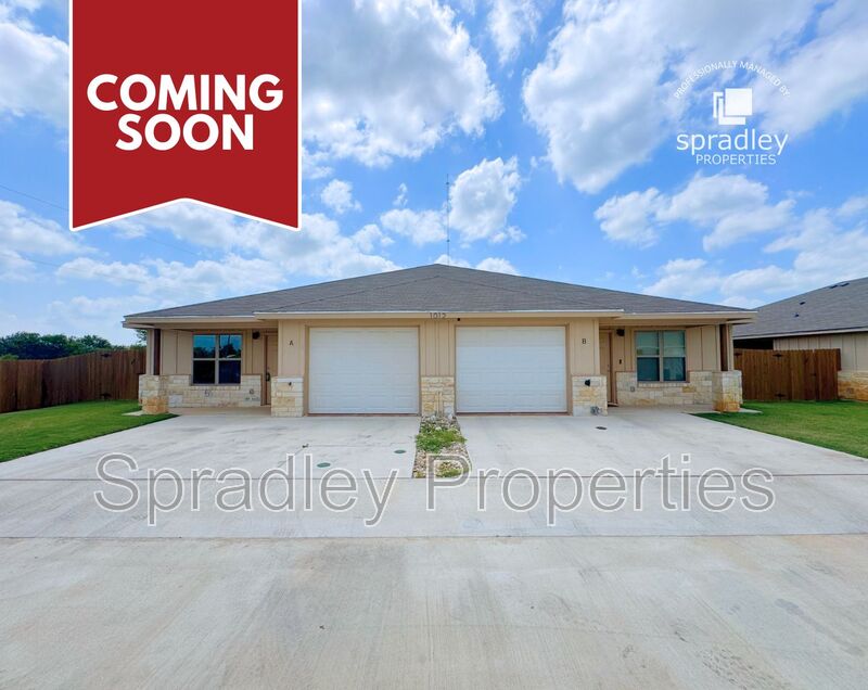 Belton Townhome: 1013B Menard Ct