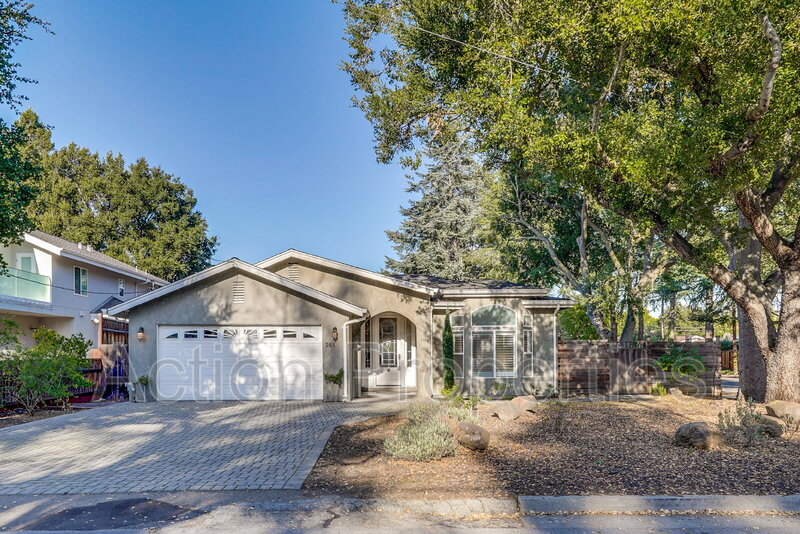 Los Altos House: 261 Langton Avenue