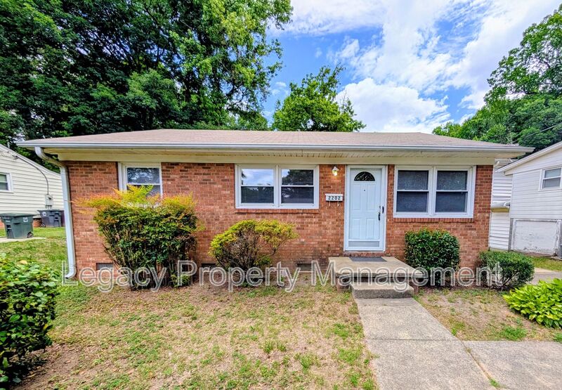 Greensboro House: 2202 Maywood Street