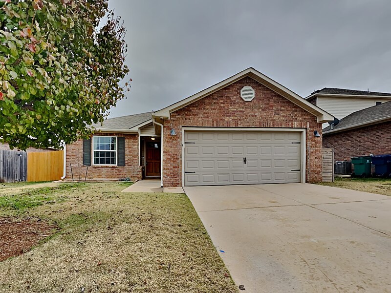 Yukon House: 2816 Sunberry Way