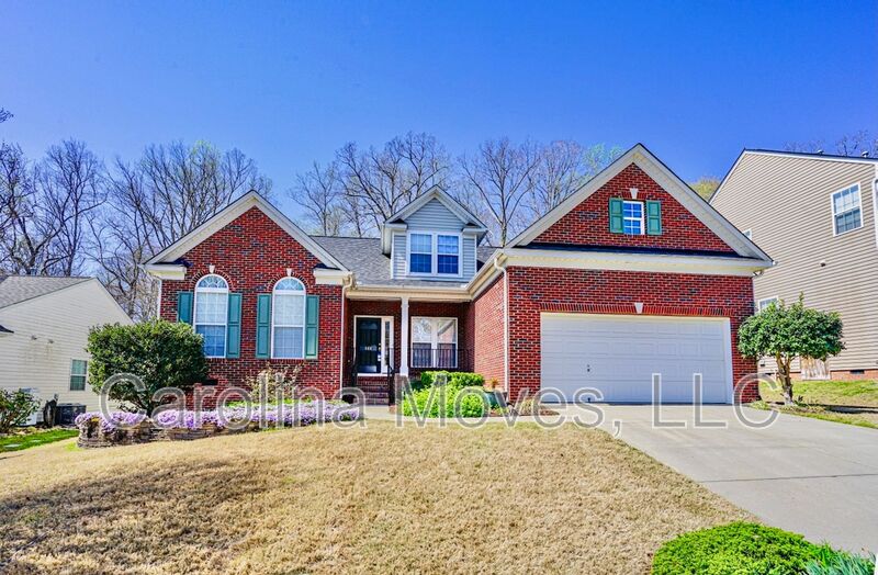 Simpsonville House: 380 Amberleaf Way