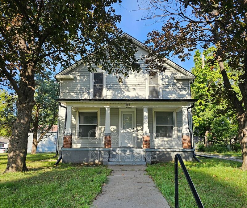 Lincoln House: 1809 N 33rd St