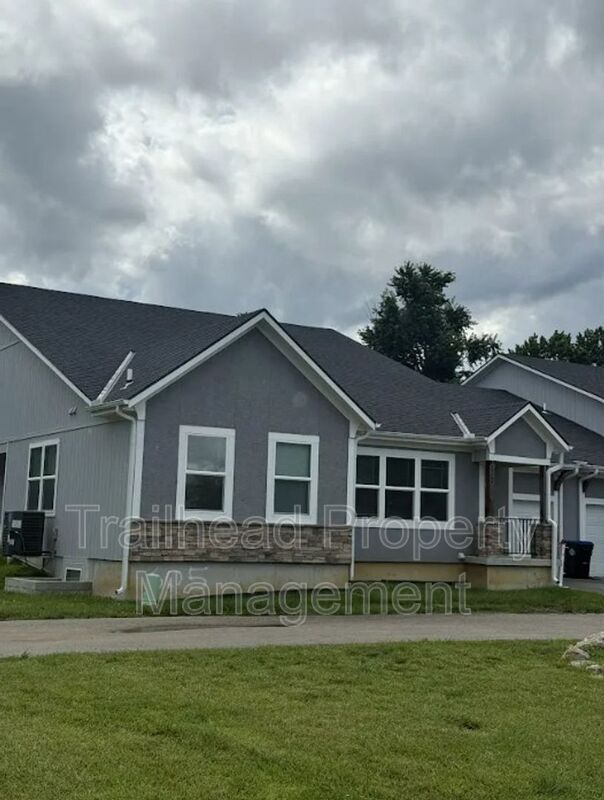 Pleasant Hill Condo: 605C S Hillcrest St