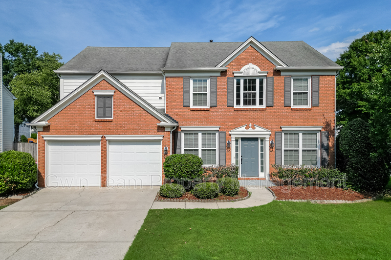 Alpharetta House: 305 Leatherman Ct