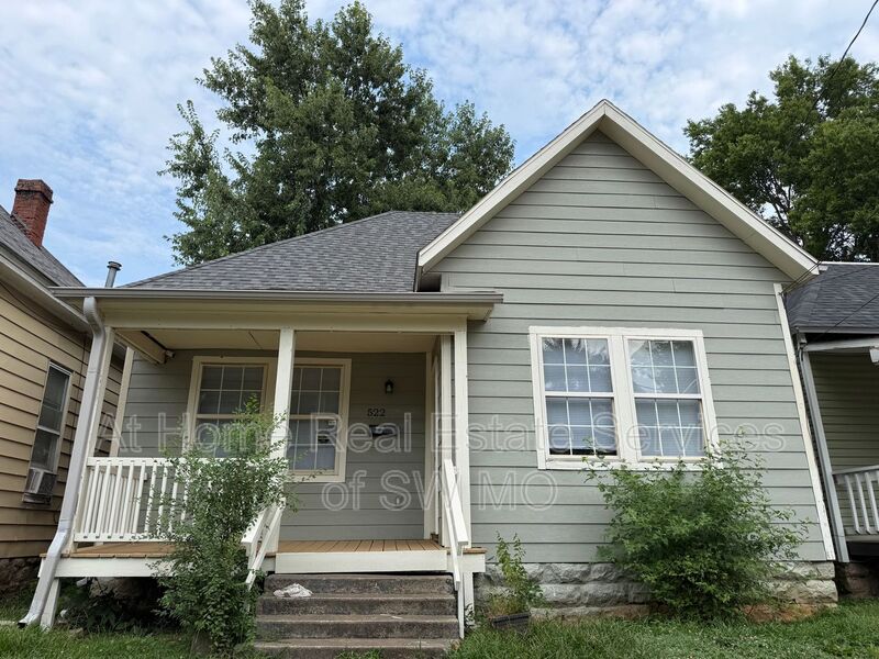 Springfield House: 522 S Broadway Ave