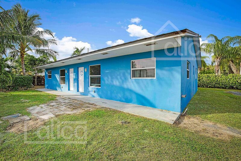 Juno Beach Condo: 13753 Oleander Ave