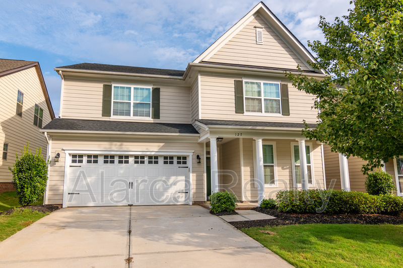 Mooresville House: 127 Blossom Ridge Dr