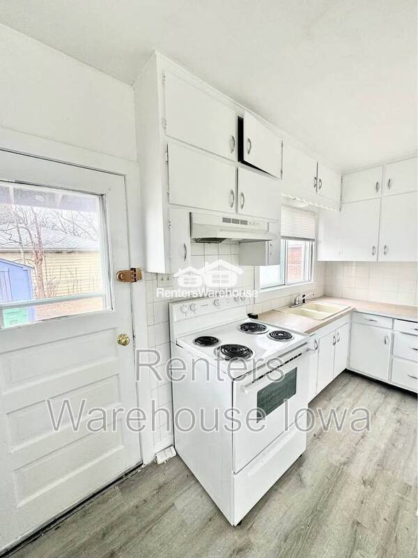 Windsor Heights House: 1534 63rd Street