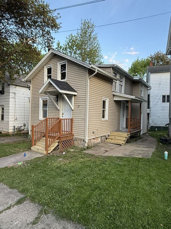 Geneva House: 75 Colt St