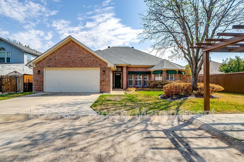 Fort Worth House: 8459 Golf Club Circle