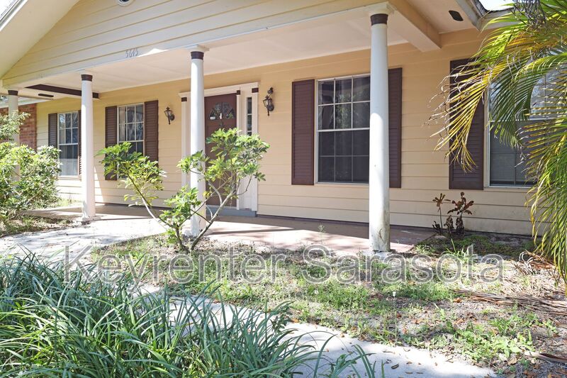 Sarasota House: 5645 N Tuttle Ave
