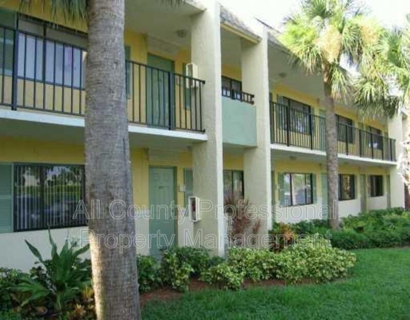 Boynton Beach Condo: 1205 Meadows Circle