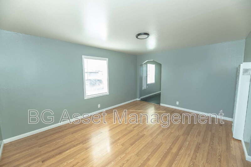 Richmond Condo: 1321 Dunn Avenue