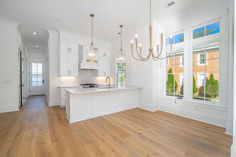 Savannah House: 302 West 38th Street