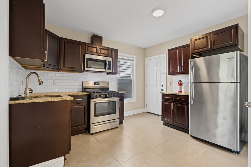 Elizabeth Condo: 144 Inslee Place - 3R