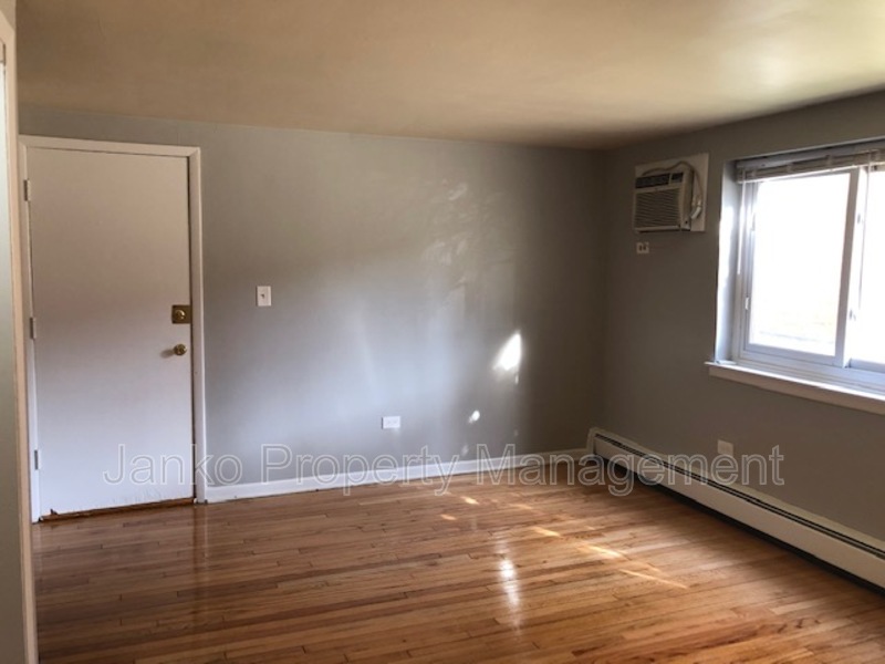 Broadview Condo: 2104 S 17th Avenue