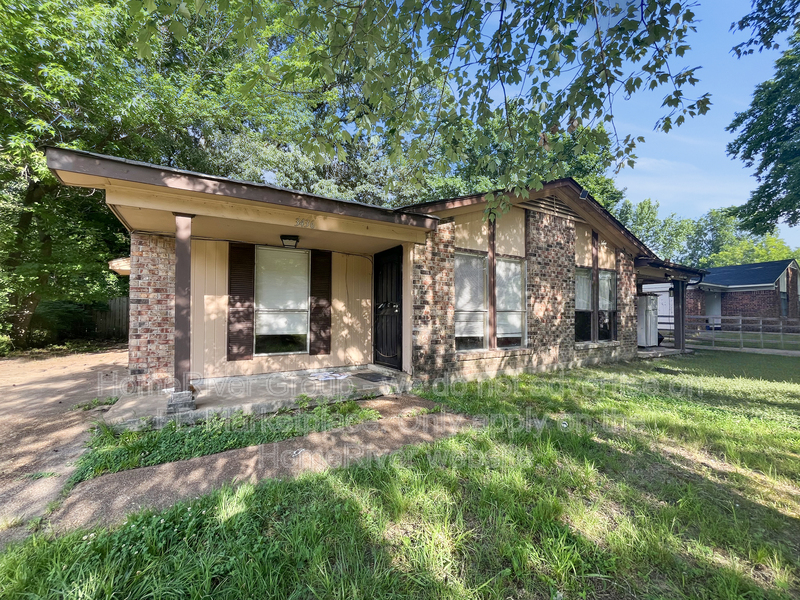 Memphis Condo: 3436 Woodhollow Dr
