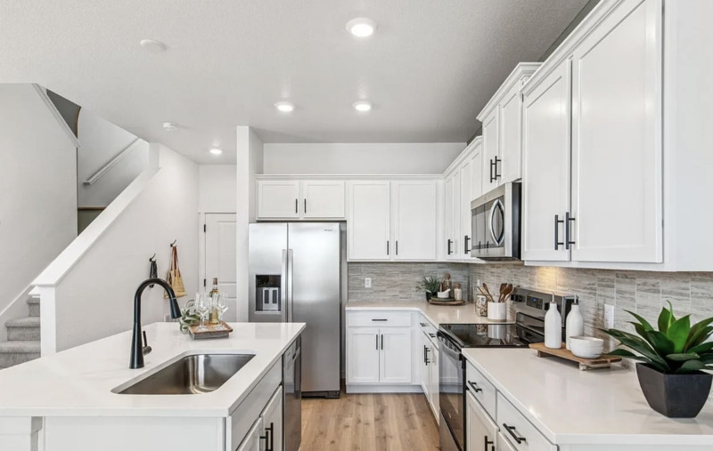 Commerce City House: 9813 Bahama St