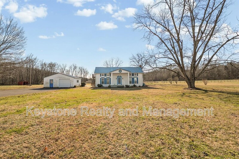 Dover House: 1340 Donelson Parkway