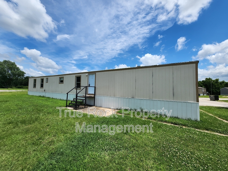 Ada House: 16394 County Road 1526