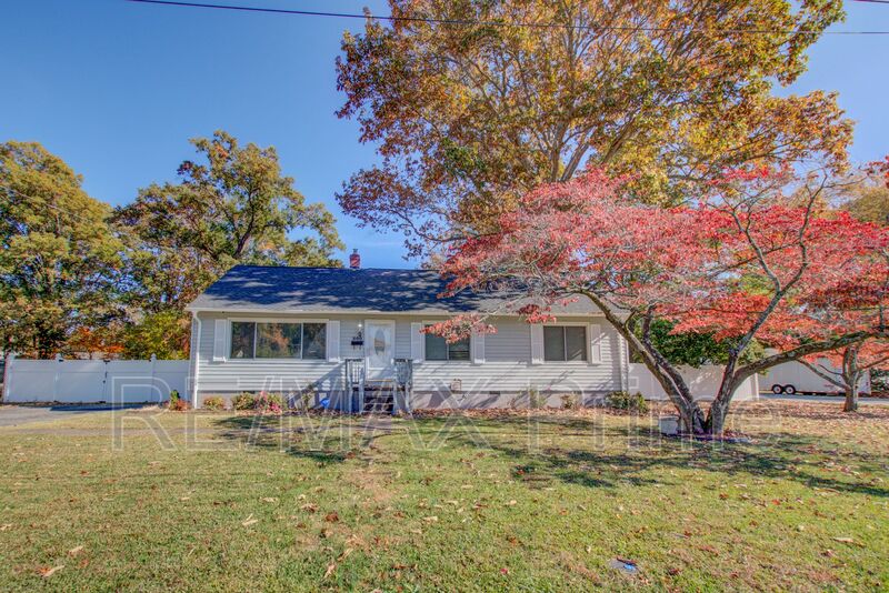 Hampton House: 200 Cynthia Dr