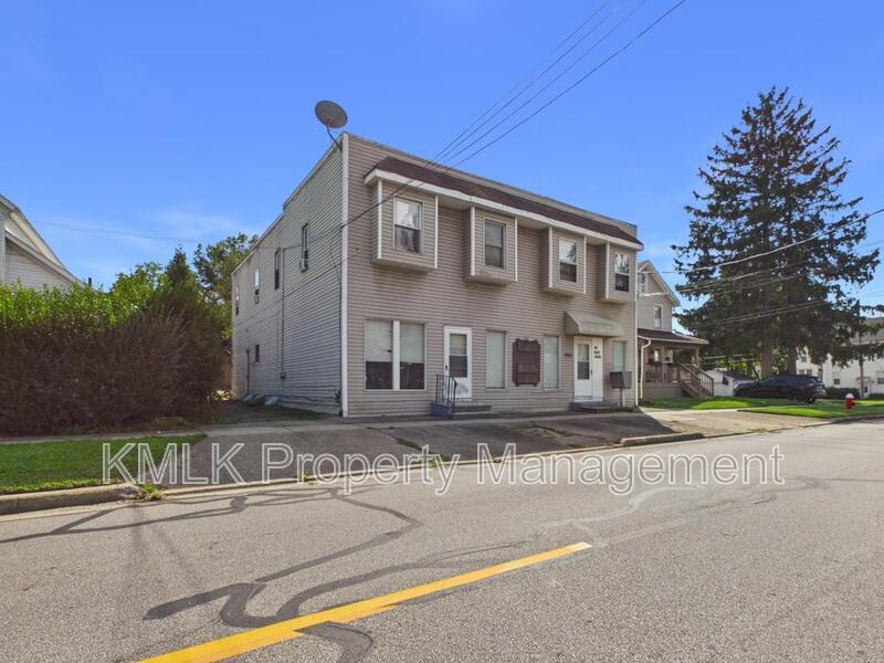 Cuyahoga Falls House: 956 Grant Ave