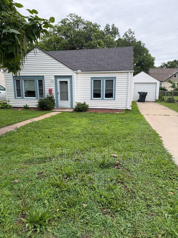 Topeka House: 608 SW Medford Ave