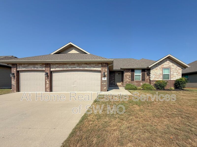 Nixa House: 1659 N Eagle Valley Ln