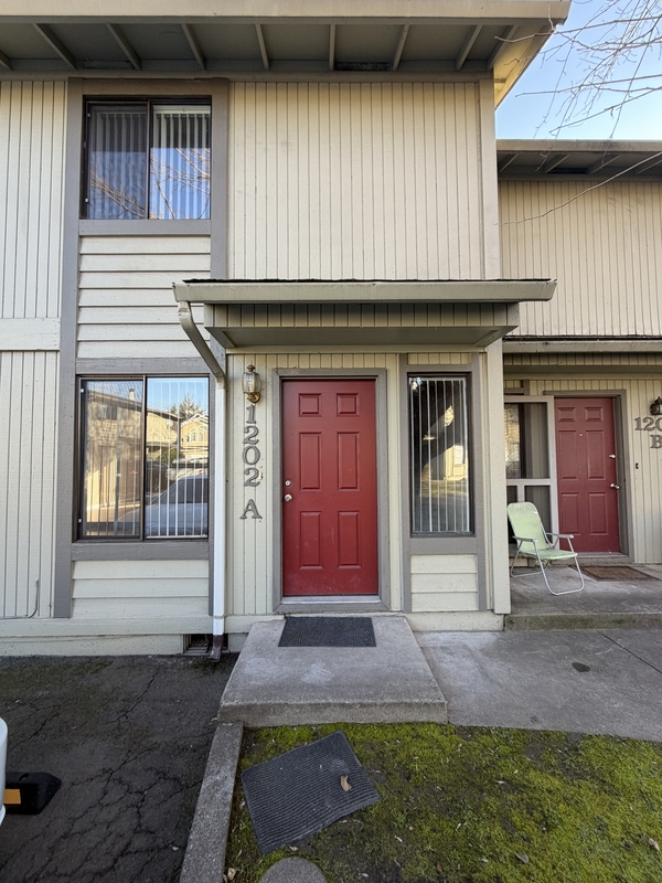 Medford Townhome: 1202 Morrow Rd