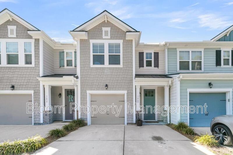 Mount Pleasant Townhome: 1660 Bridwell Ln