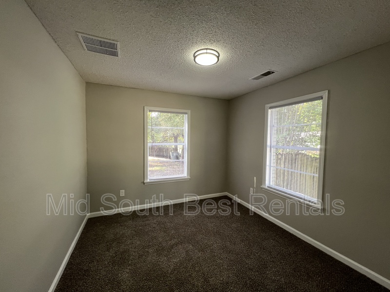 Memphis House: 77 E Fernwood Ave