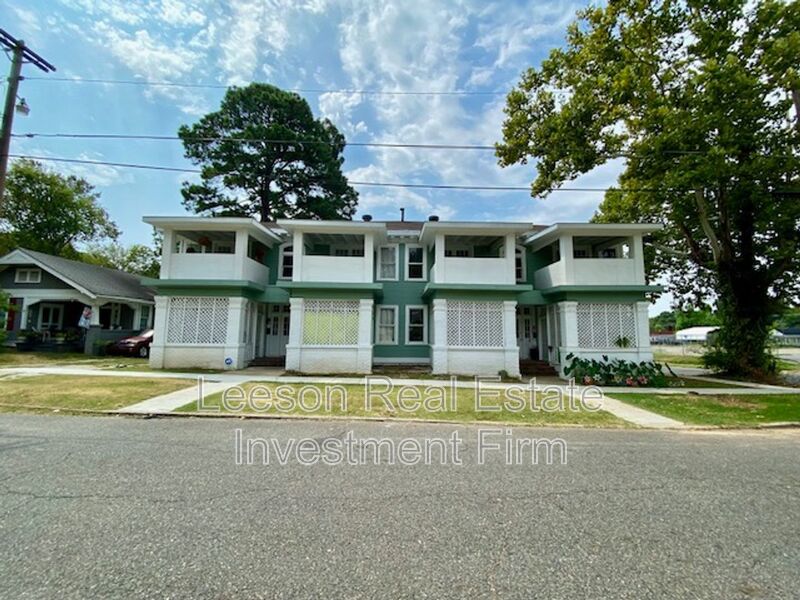 Shreveport House: 521 1/2 Wichita St.