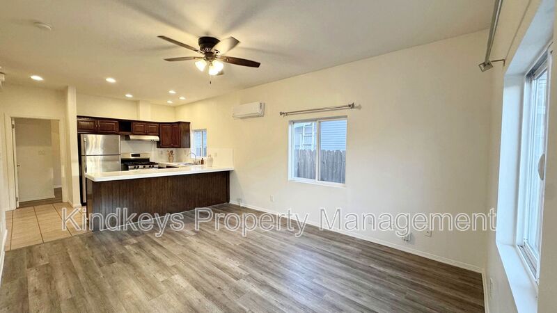 San Diego Condo: 4674 Iowa St