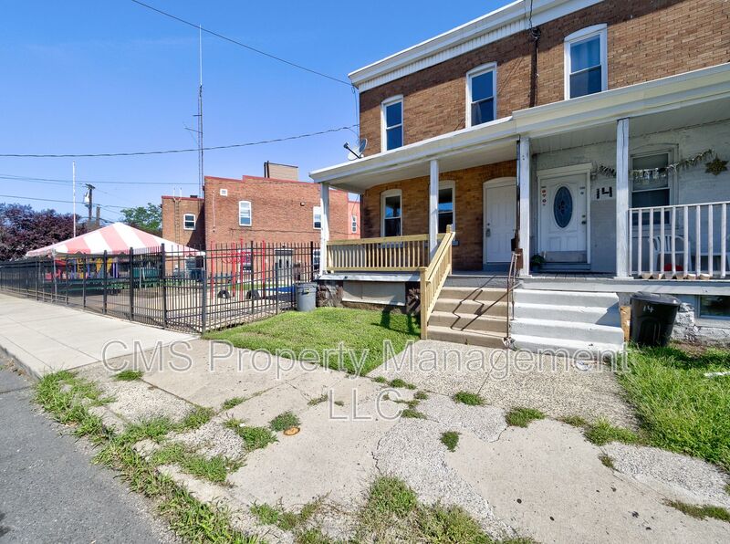Hamilton House: 12 Adella Ave